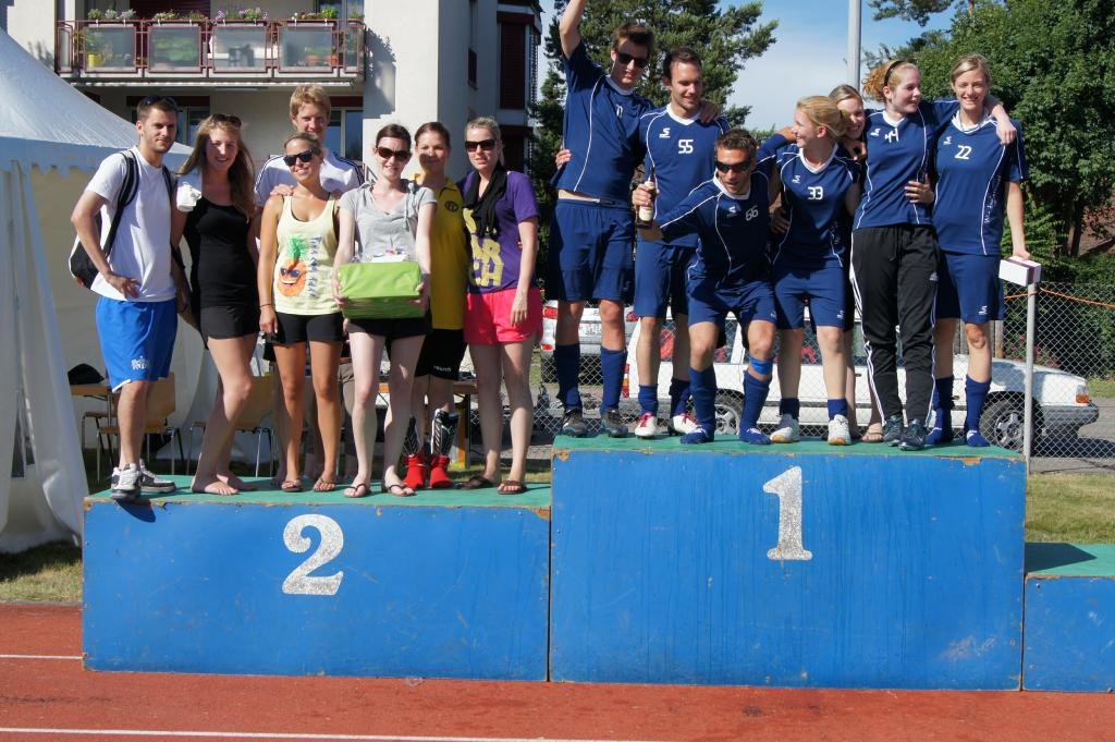 preisverteilung kat.se platz 1-3 mir tuns spielend 7 schwiizer und 1 aargauerin
